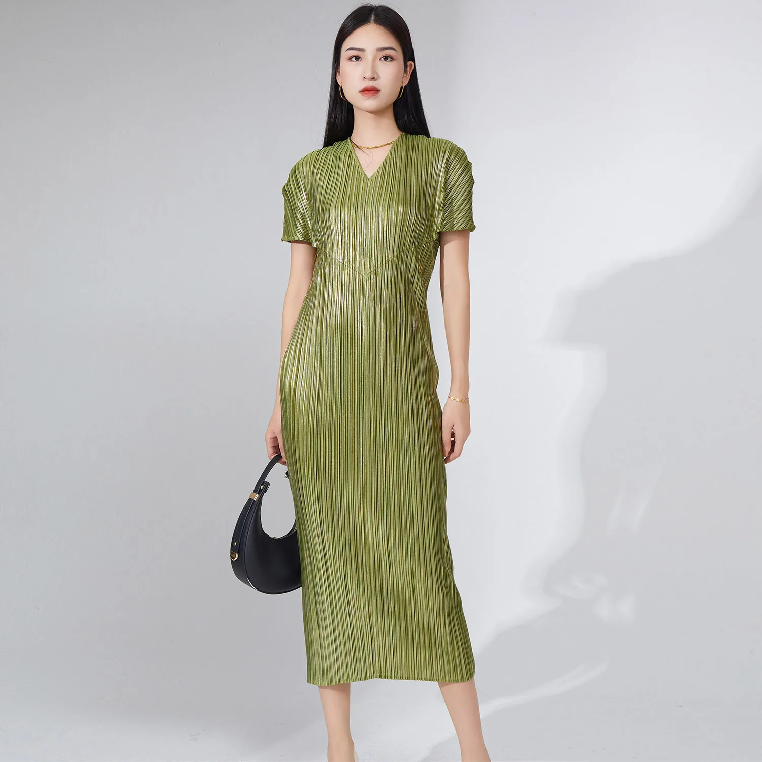 

2023 new dress V-neck short sleeve elegant pleated dress
