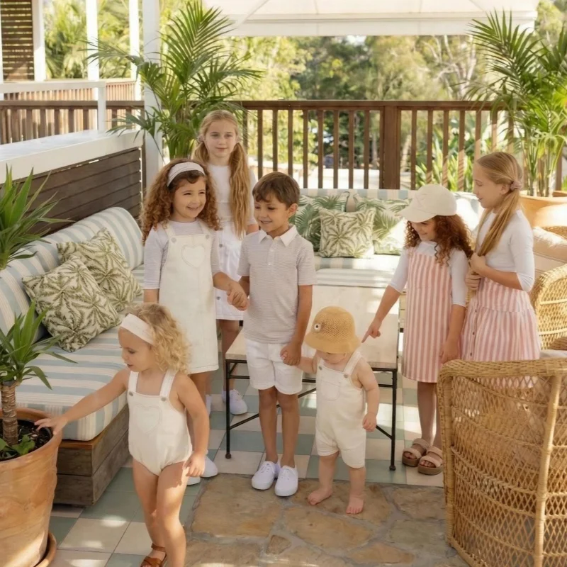 Collection denim blanc AP SS26 pour enfants, filles, garçons, jeans en coton, jupes, chemises, vêtements assortis pour la famille 1 Collection denim blanc AP SS26 pour enfants, filles, garçons, jeans en coton, jupes, chemises, vêtements assortis pour la famille 1