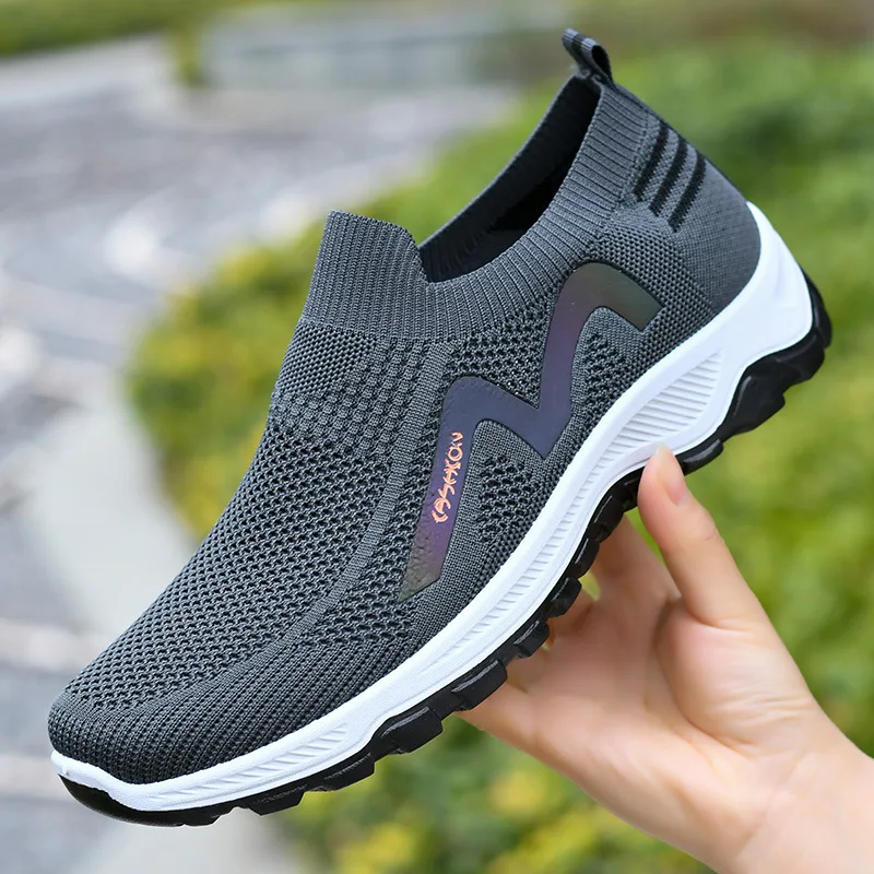 Hot selling knitted mesh men's sports shoes in spring and summer, soft sole, anti slip and wear-resistant dad's shoes