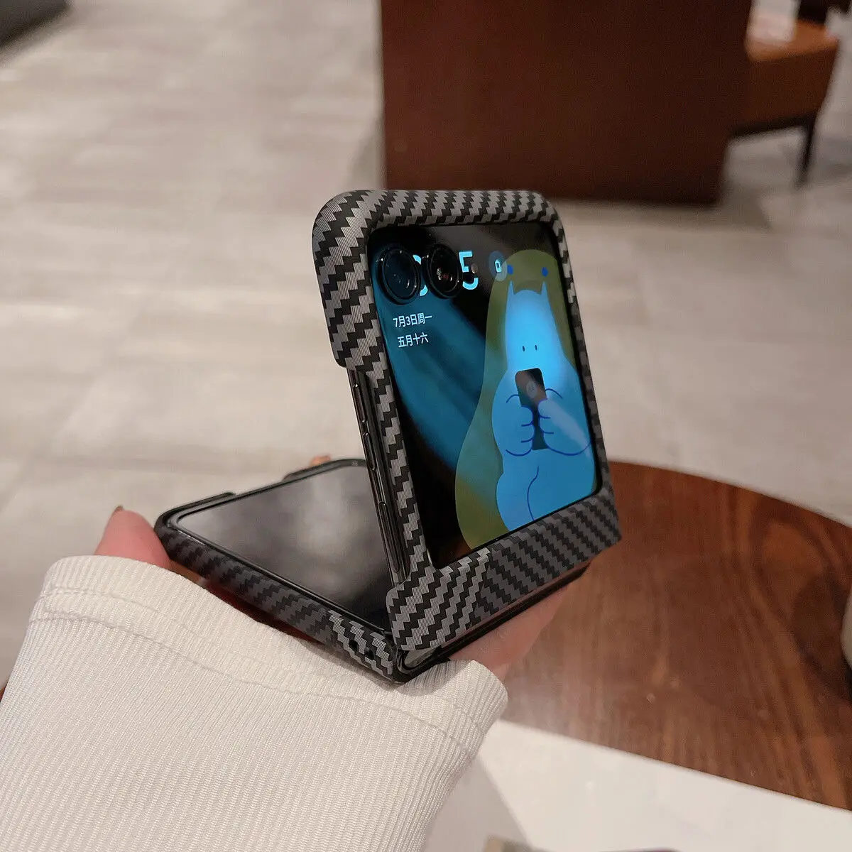 Elegant Carbon Fiber Pattern Slim Phone Case - Business Edition