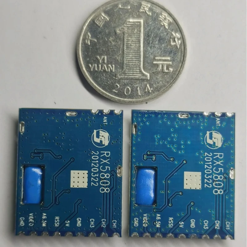 Module récepteur RX5808 5.8G SPI monté sur une carte de contrôle FPV