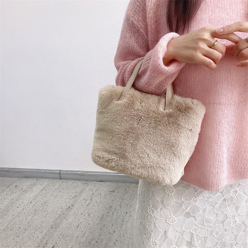 Impresionante bolso de mano tipo cubo de piel sintética de conejo suave para mujer, bolso de hombro de felpa esponjosa de invierno, elegante bolso de fiesta de moda urbana para chicas.