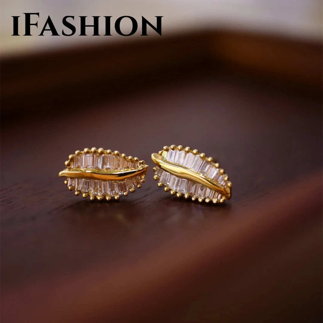 Ifashion T-Square Diamond Leaf Orecchini Real 18K Gold Import Solid Yellow Jewelry (Au750) Per Le Donne Nappa Geometric Fashion Lady