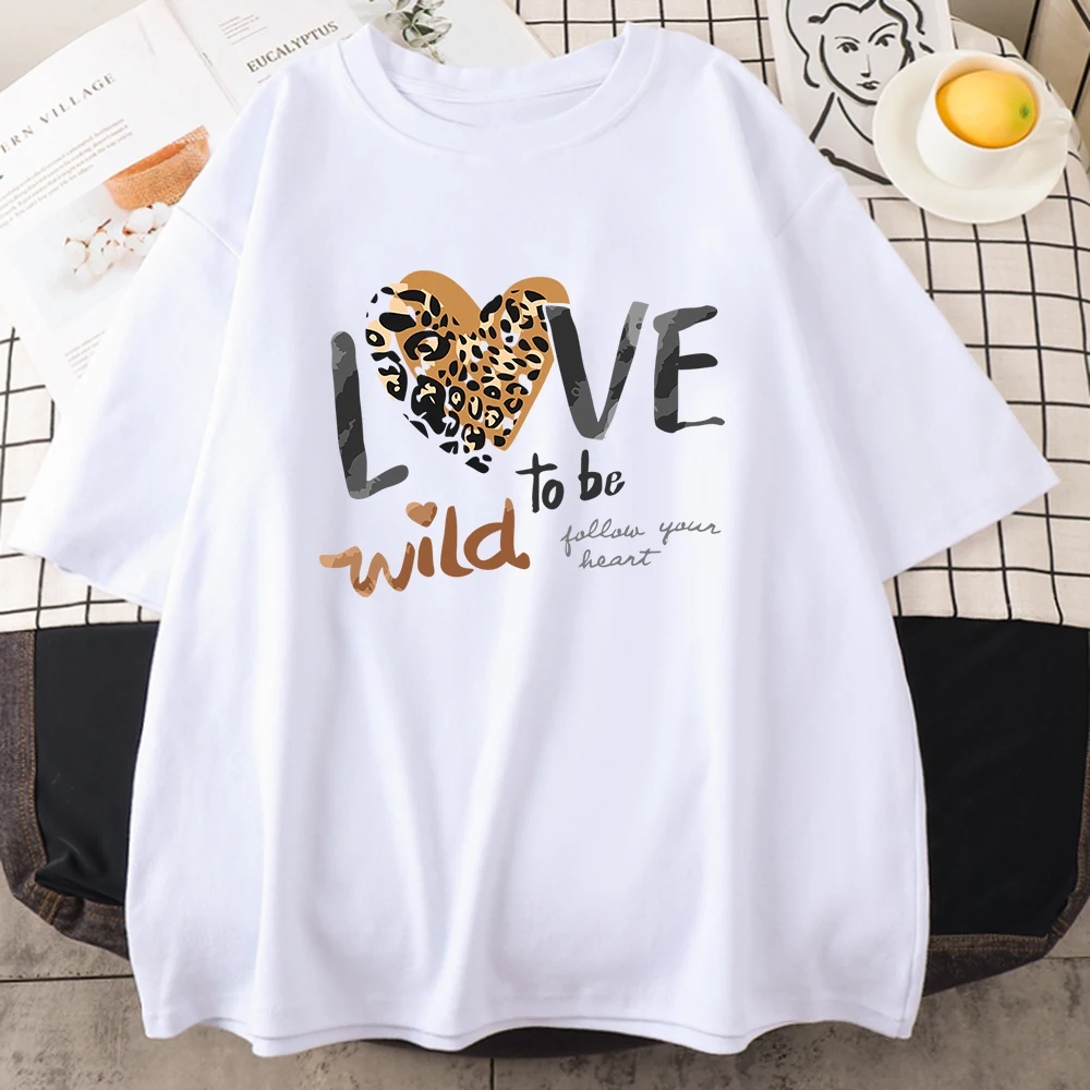 

Футболка мужская с надписью «Love To Be Follow Your Heart»