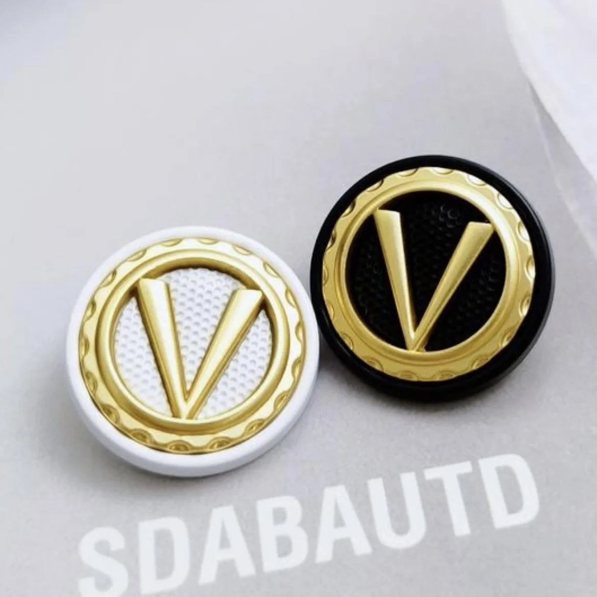 Metal snap buttons button making supplies 6pcs black white gold V letter round metal fashion luxury sewing buttons for clothing sweater dress decorative accessories DIY