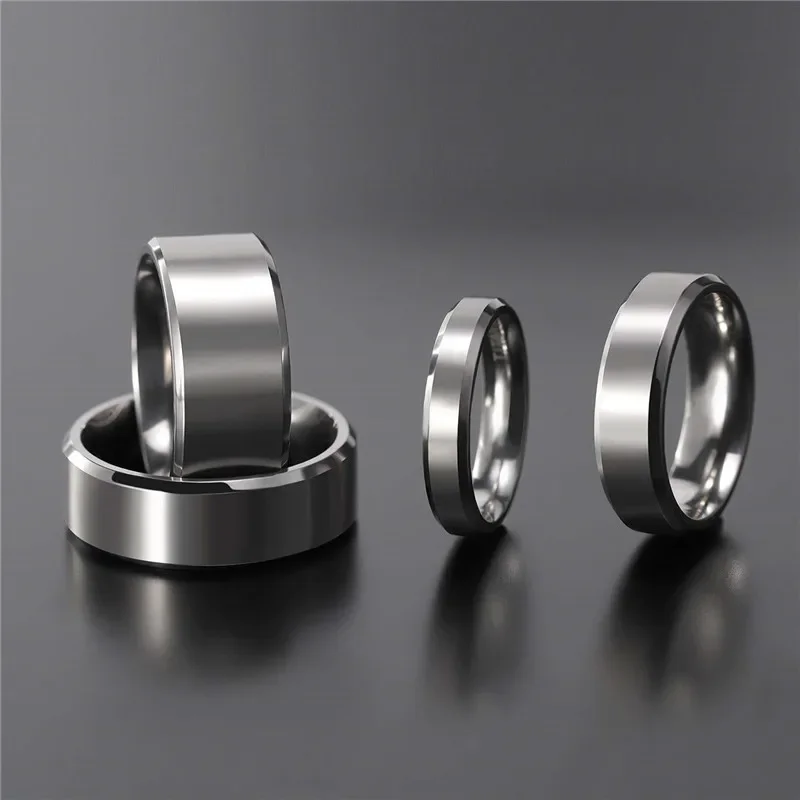Elegant Silver Titanium Men's Wedding Band - Brushed Finish