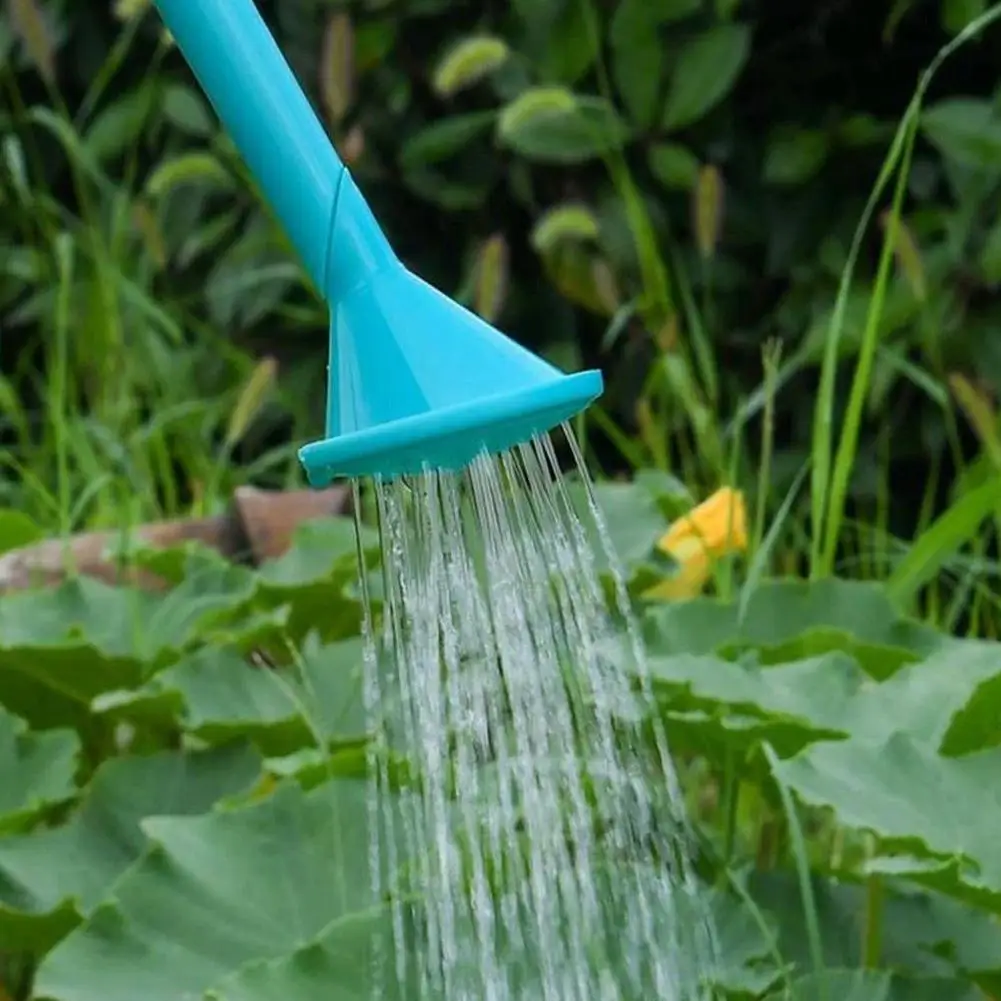 Dual-Purpose Gardening Watering Bottle with Spout and Spray功能