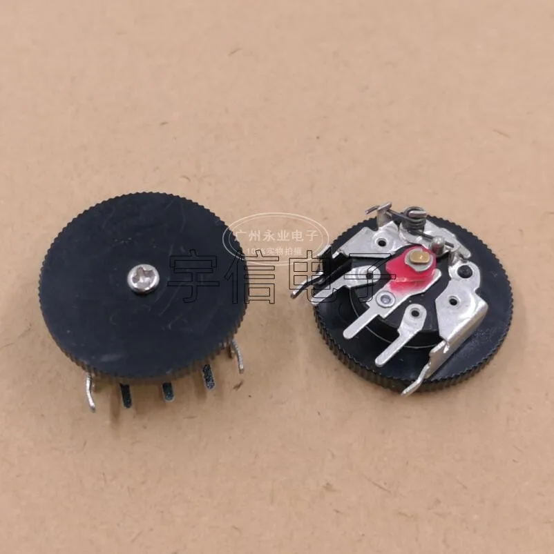Vue détaillée d'un potentiomètre B10K avec platine RC, connecteurs et composants soudés.