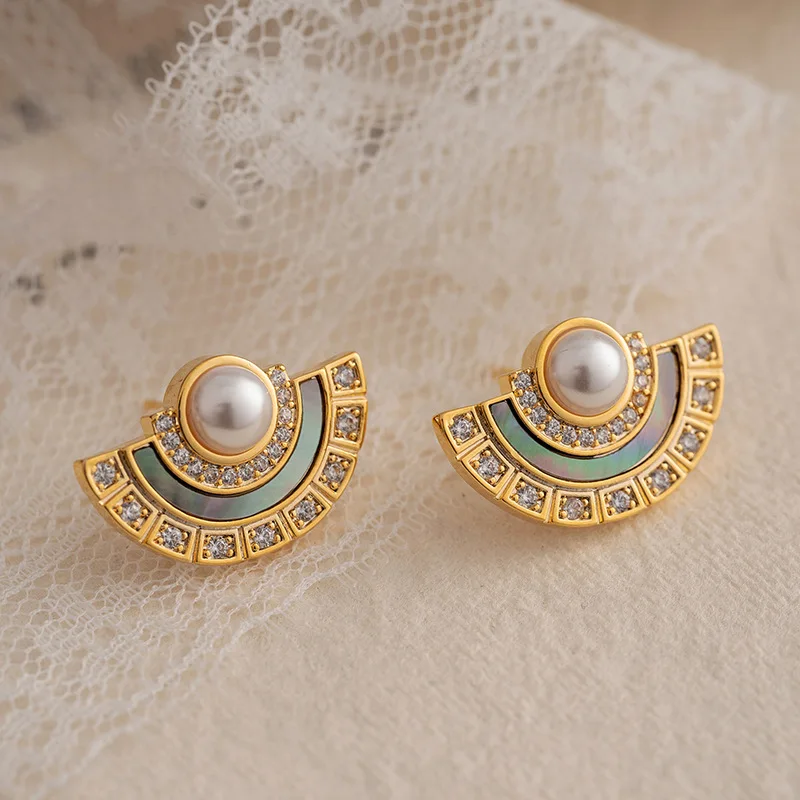 Light luxury medieval vintage imitation pearl stud earrings for women
