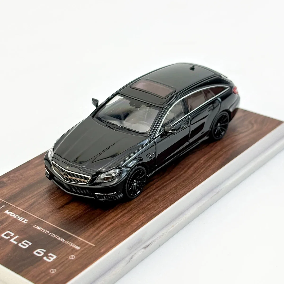 GLM 1/43 ベンツ AMG CLS63 Shooting Brake