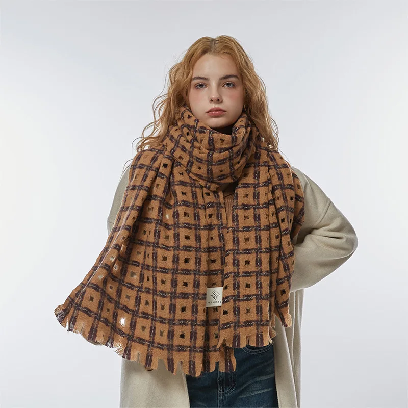 

2023 Winter New niche design with hollowed out plaid soft raw edge women's scarves thickened and warm paired with a cold shawl