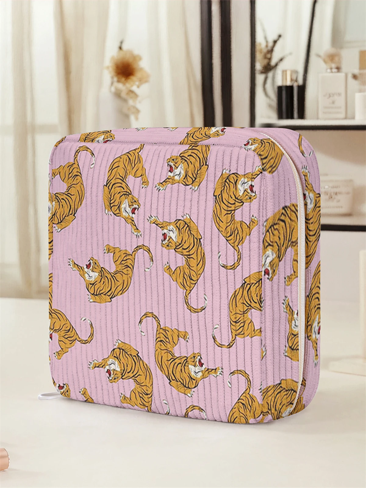 Tiger pattern printed sanitary napkin storage bag, women's lightweight tissue bag, sanitary tissue bag