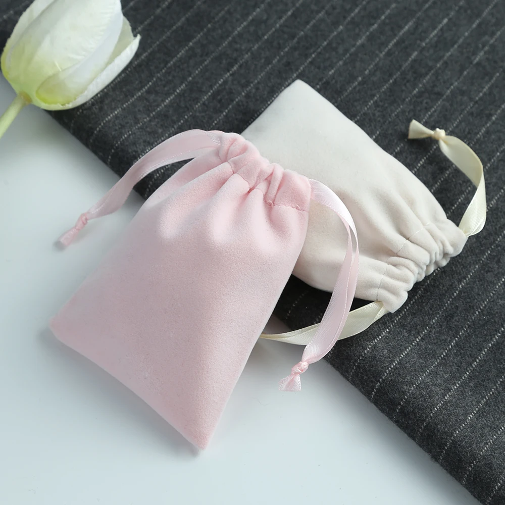 50 Velvet Jewelry Small Gift Bags Mini Size 7X9cm Drawstring Packaging Organizer Pouch For Girl Wedding Favor Candy Goodie Bag