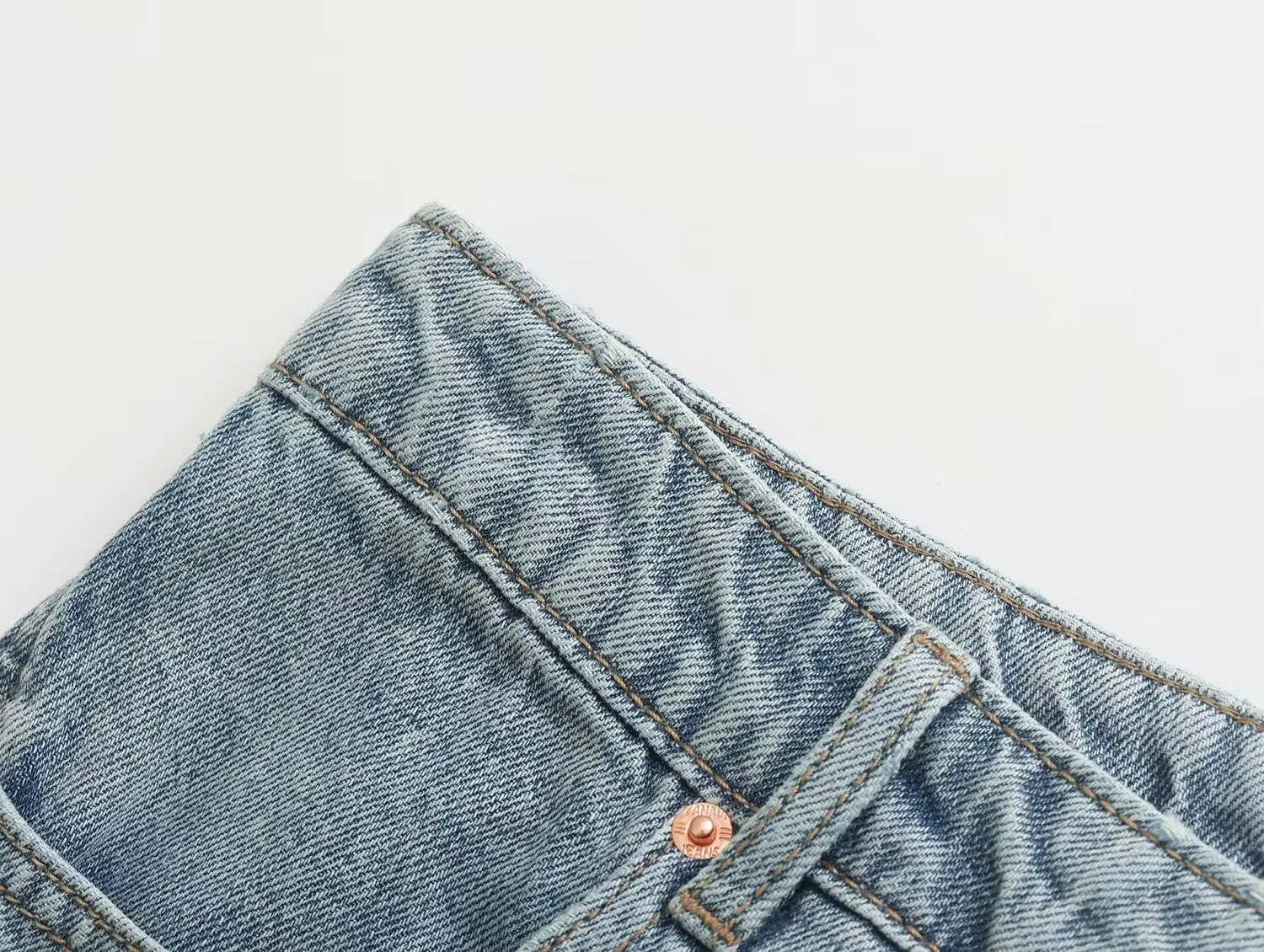 Рисунок 4 - Джинсы женские винтажные с широкими штанинами