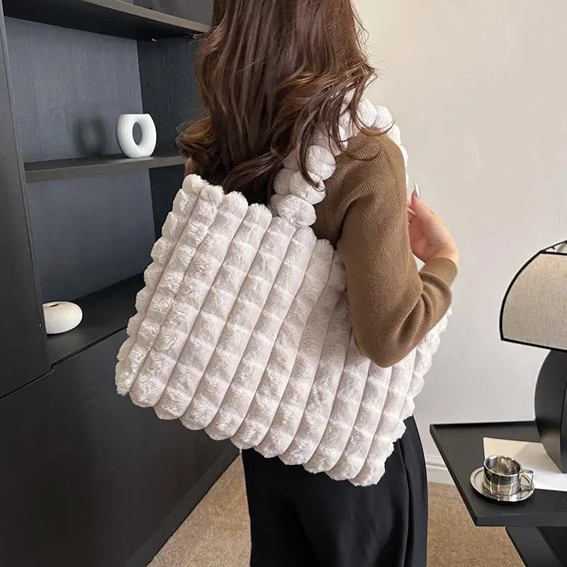 Plaid Handbags Winter2023 Fashion High Capacity Shopping Plush Bag Korean Style Personalized Designer Luxury Tote Bags For Women