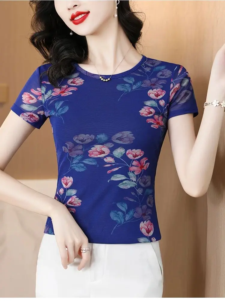 T-Shirt Kim - Fleurs fond bleu