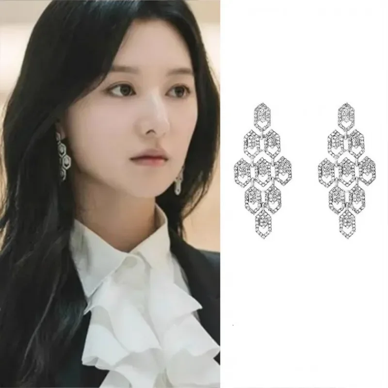 Korean Drama Kim Ji Won Same Earring Light luxury Exaggerated Accessories Queen of Tears 2024 New Gift Fans