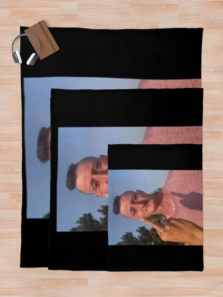 Daniel Larson Angry Ŭ���� �ʼ� ������ ���, ���� ��Ʈ�� ���