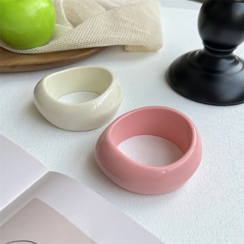 Bracciale aperto in resina acrilica geometrica irregolare rotondo spesso grosso braccialetto elegante con motivo in marmo per gioielli da donna  36