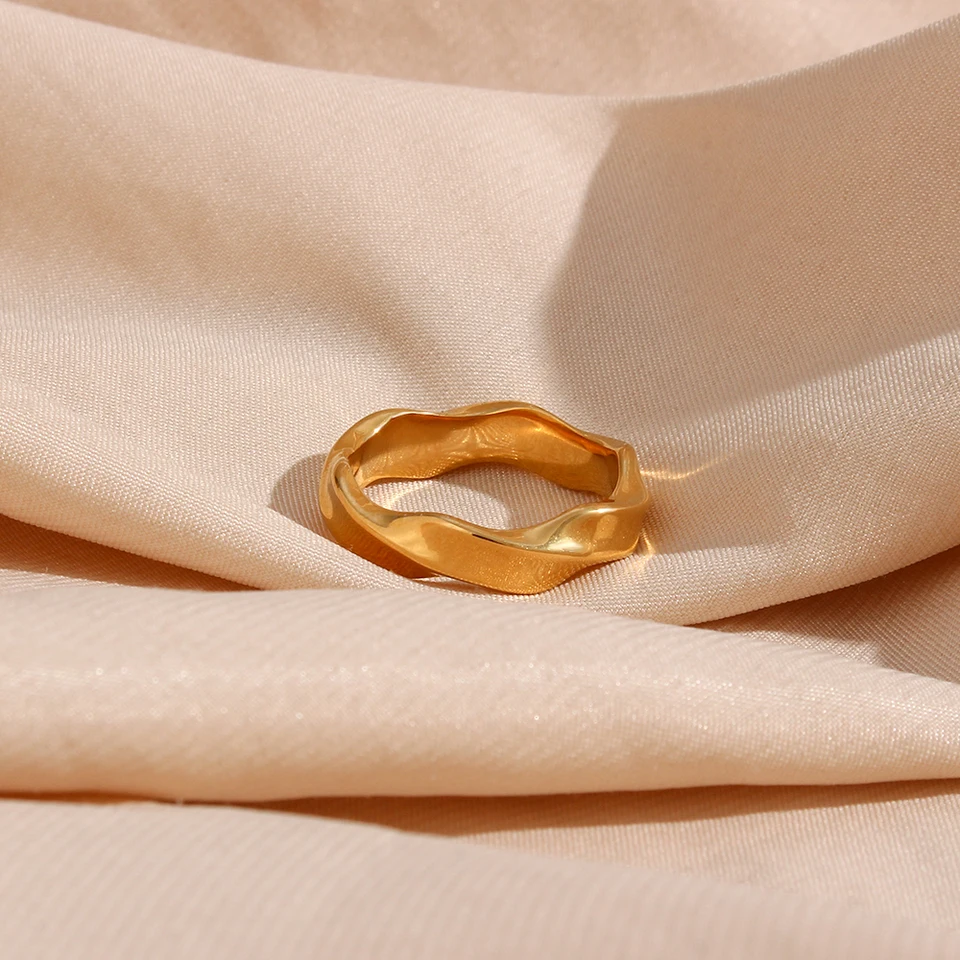 【話題:水中OK:色あせなし】AVARIA☆Sabine Gold Ring 指輪 話題:水中OK:色あせなし】AVARIA☆Sabine Gold Ring 指輪