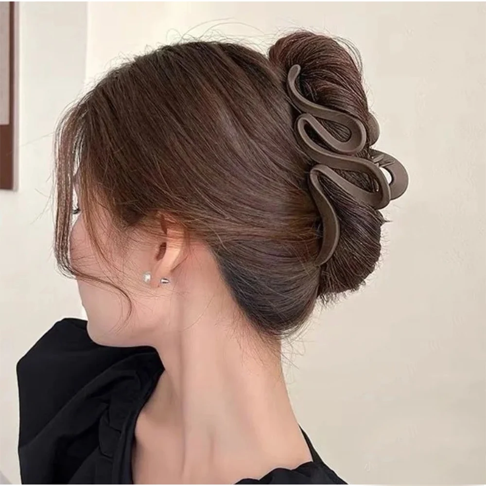 Elegant 13cm Matte Acrylic Wave Hair Claw Clip - 4 Chic Colors