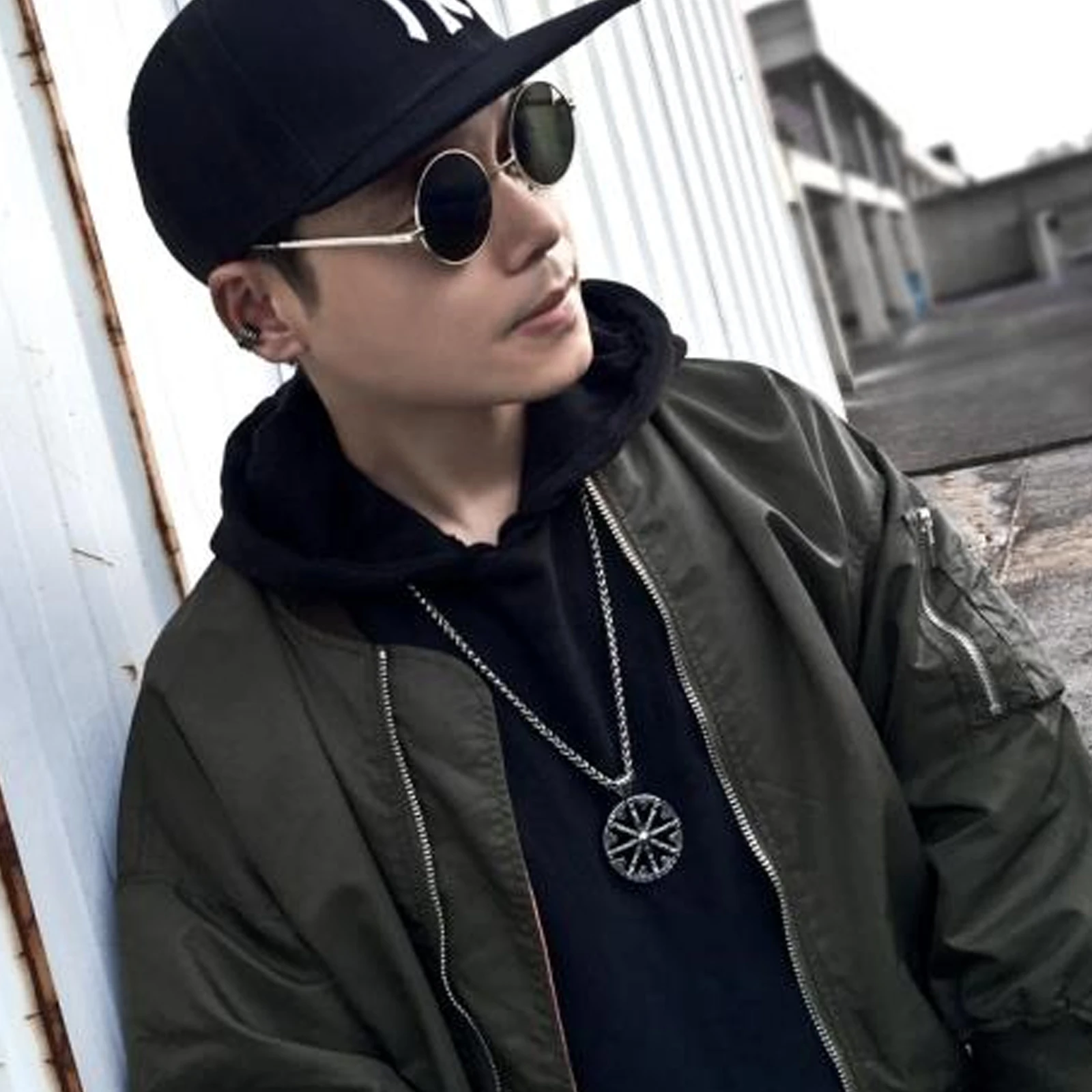 Retro Viking Compass Pendant Stainless Steel Hand Hammered Norse Jewelry Necklace Gifts for Men