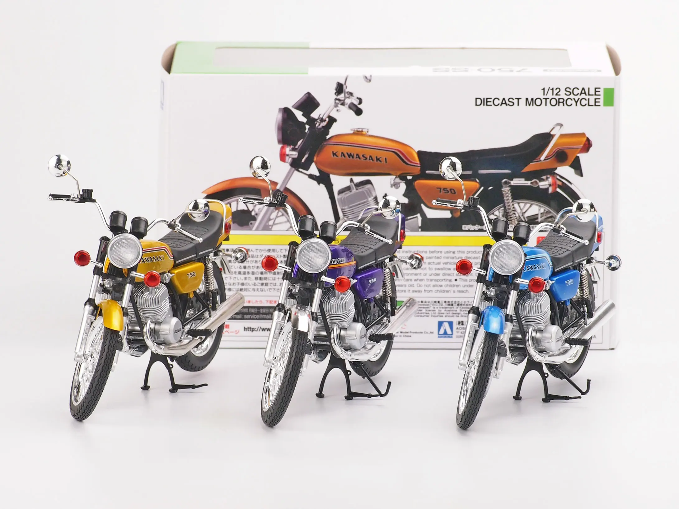 

Aoshima 1:12 Kawasaki 750SS Mach IV Motorcycle Rubber Tire Metal Plastic Static Model Toy Gift