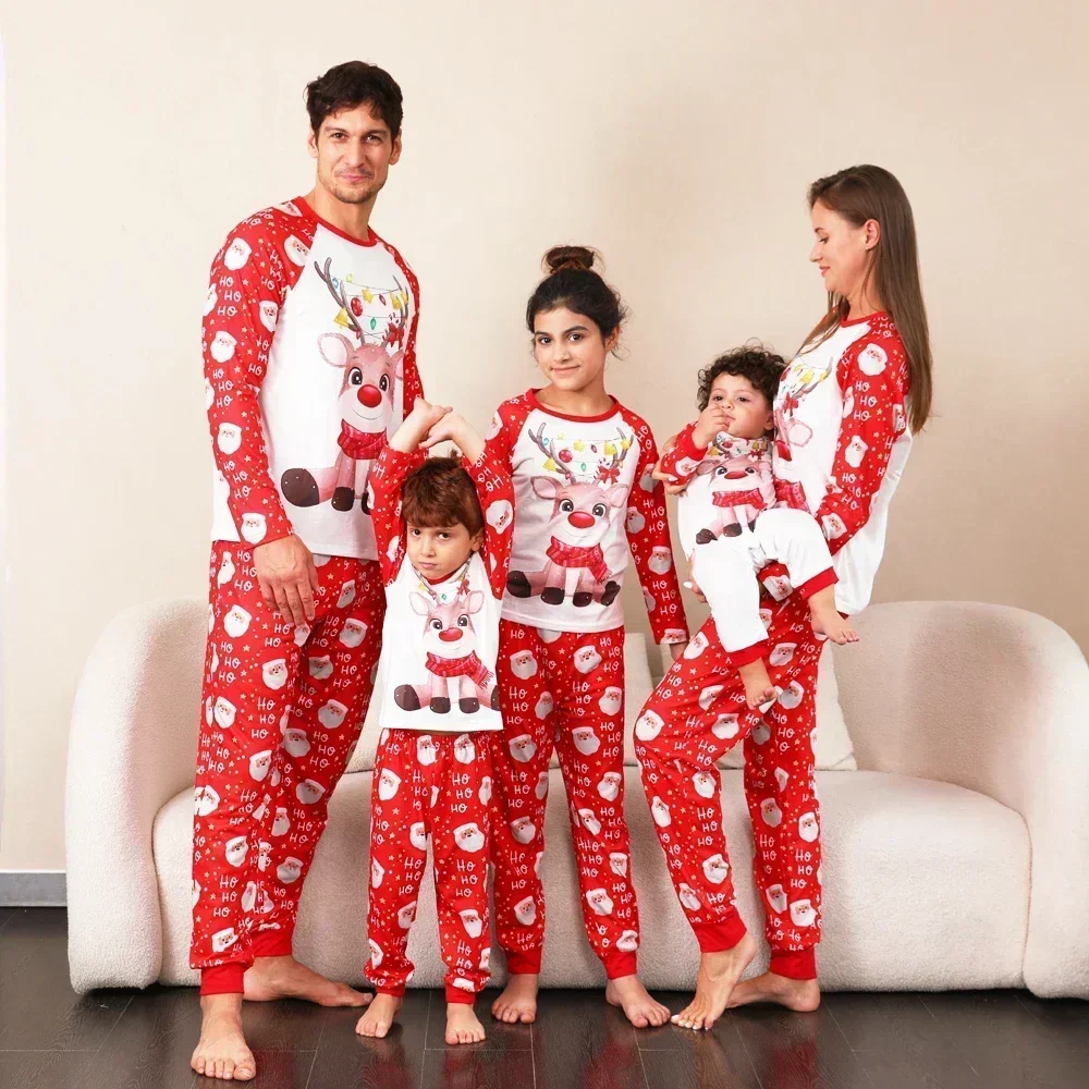 2024 Nuevo conjunto de pijamas navideños a juego con estampado de ciervos lindos, traje de 2 piezas para padres e hijos, ropa de estar informal suave, pijamas de aspecto familiar navideño