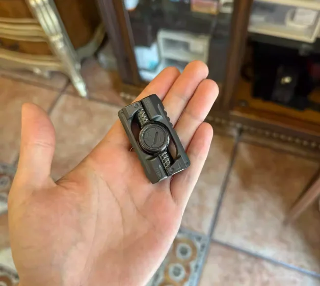 

Second hand EDC MACKIE Fingertip gyroscope