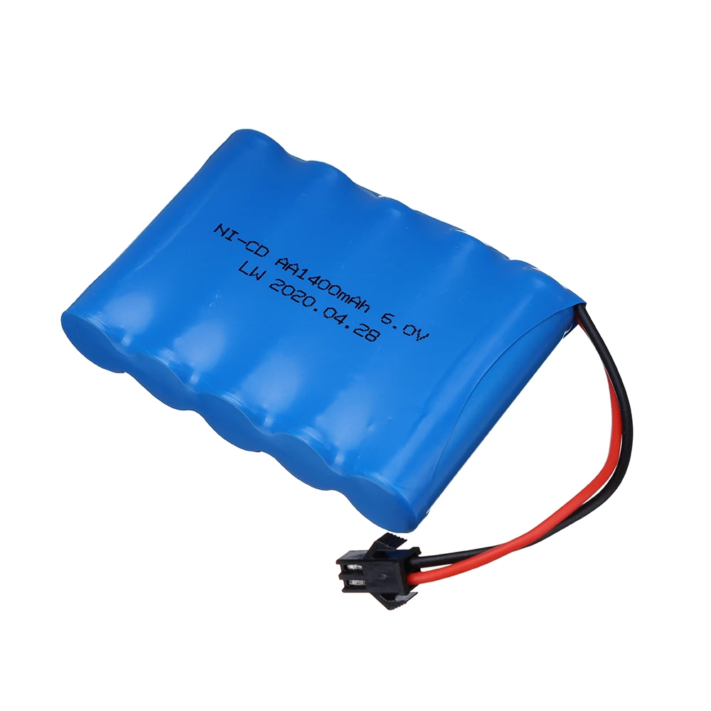 Chargeur USB 5 en 1 pour batteries RC en cours d'utilisation, connecté à une batterie LiPo via le câble adapté.