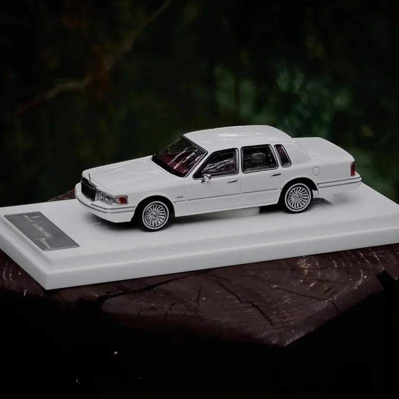 1/64 Lincoln Town Car 合金自動車モデル Новинка в наличии Mk 1:64 Lincoln Town Car Hec, ограниченная серия