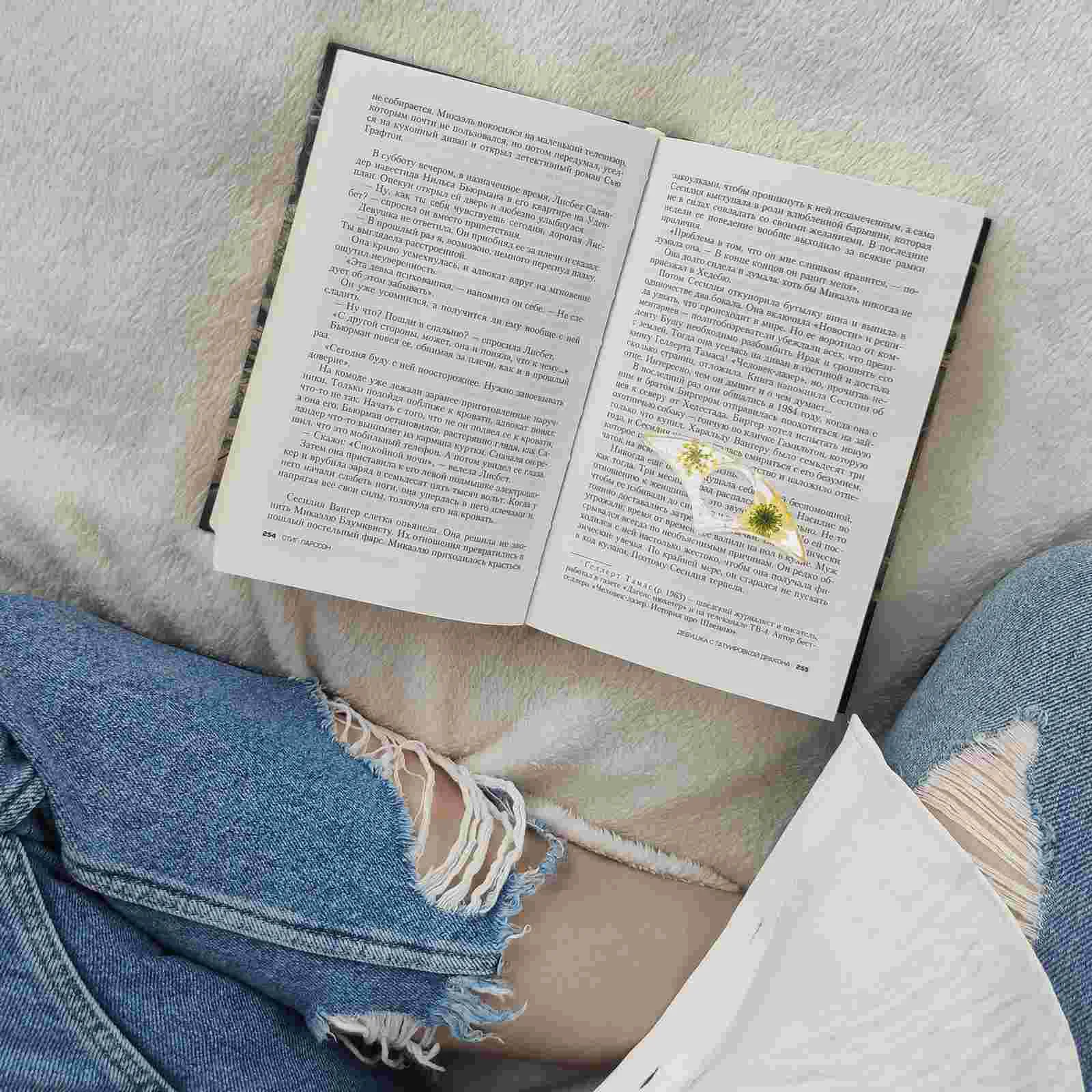 Рисунок 4 - Держатель для книг с нажатием на страницу