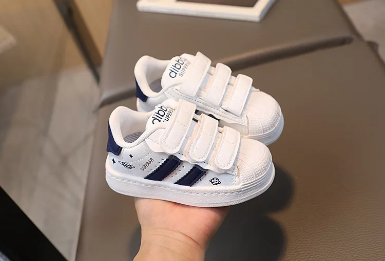 Kinder Mode Design Weiß Rutschfeste Freizeitschuhe für Jungen Mädchen Haken Atmungsaktive Sneakers Kleinkind Outdoor-Schuh_voghion.com