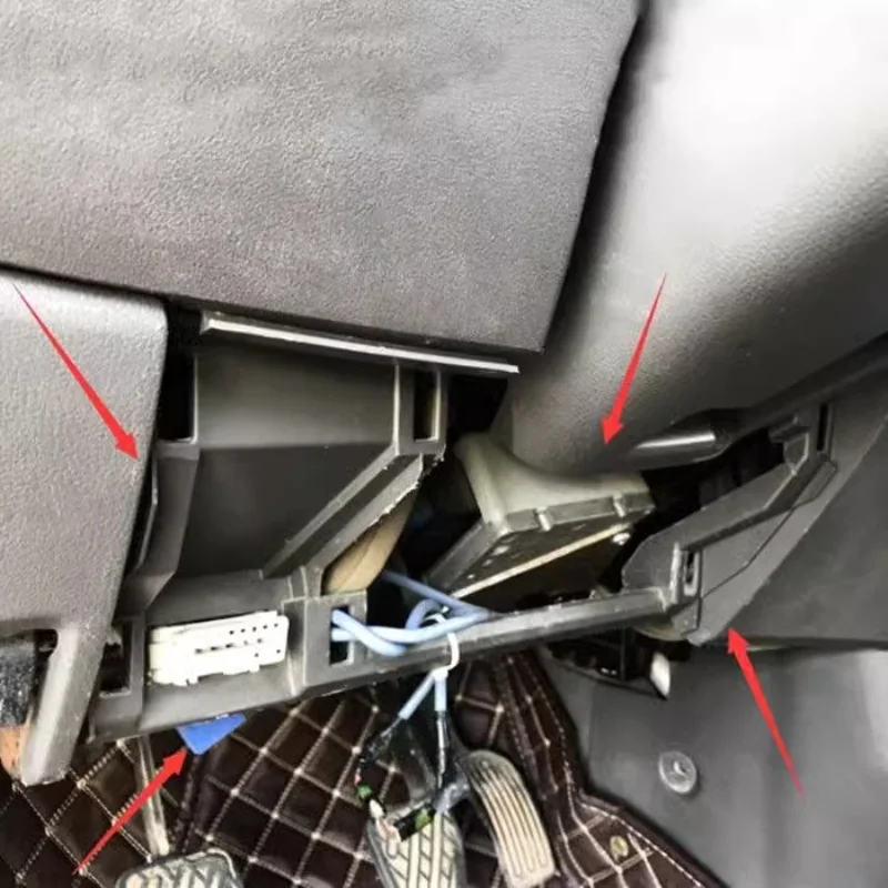 For Nissan 2011- SUNNY MARCH Fuse box cover plate Relay fuse OBD interface cover plate