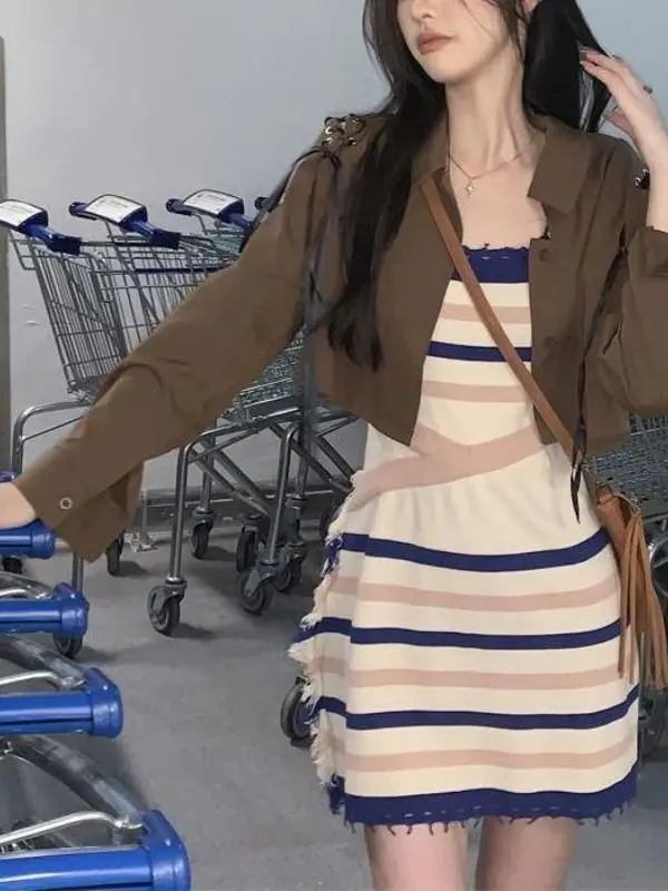 

Модная Милая кофта с открытой спиной в Корейском стиле, весеннее женское платье с пряными подтяжками для девушек, новое приталенное платье с полосатым меховым краем, SA38