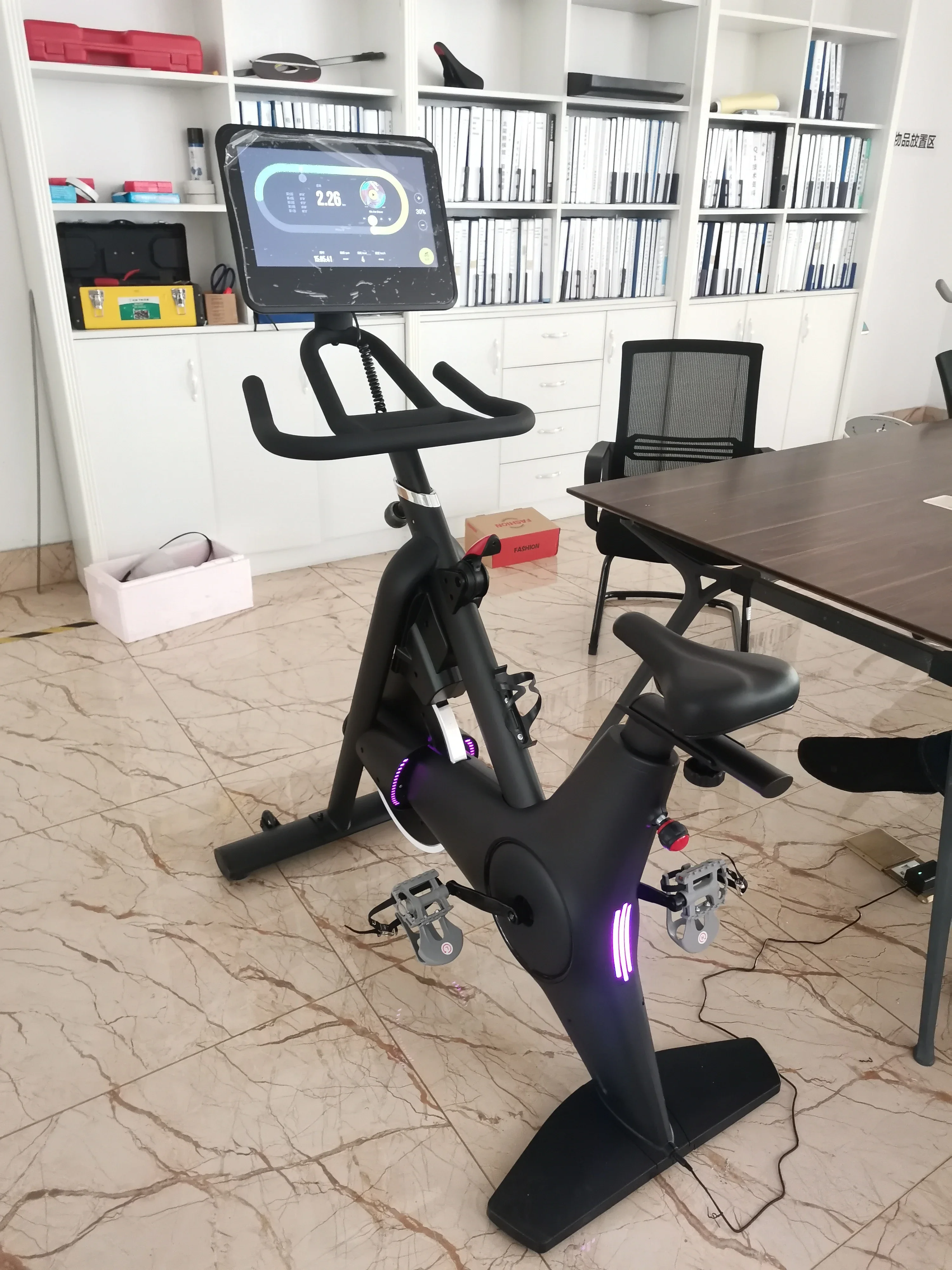 Cyclette, Attrezzatura da palestra commerciale Spinning magnetica controllata Magnetica Usata Cycling Exercise Spinning Bike per interni - immagine 2