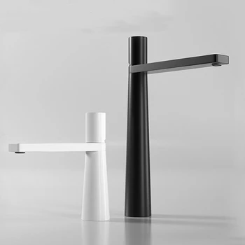 ก๊อกน้ําอ่างล้างหน้าห้องน้ําโมเดิร์นสแตนเลสผสมก๊อกดาดฟ้าติดตั้งก๊อกน้ําร้อนและเย็นก๊อกน้ําอ่างล้างจานสําหรับห้องน้ํา 1