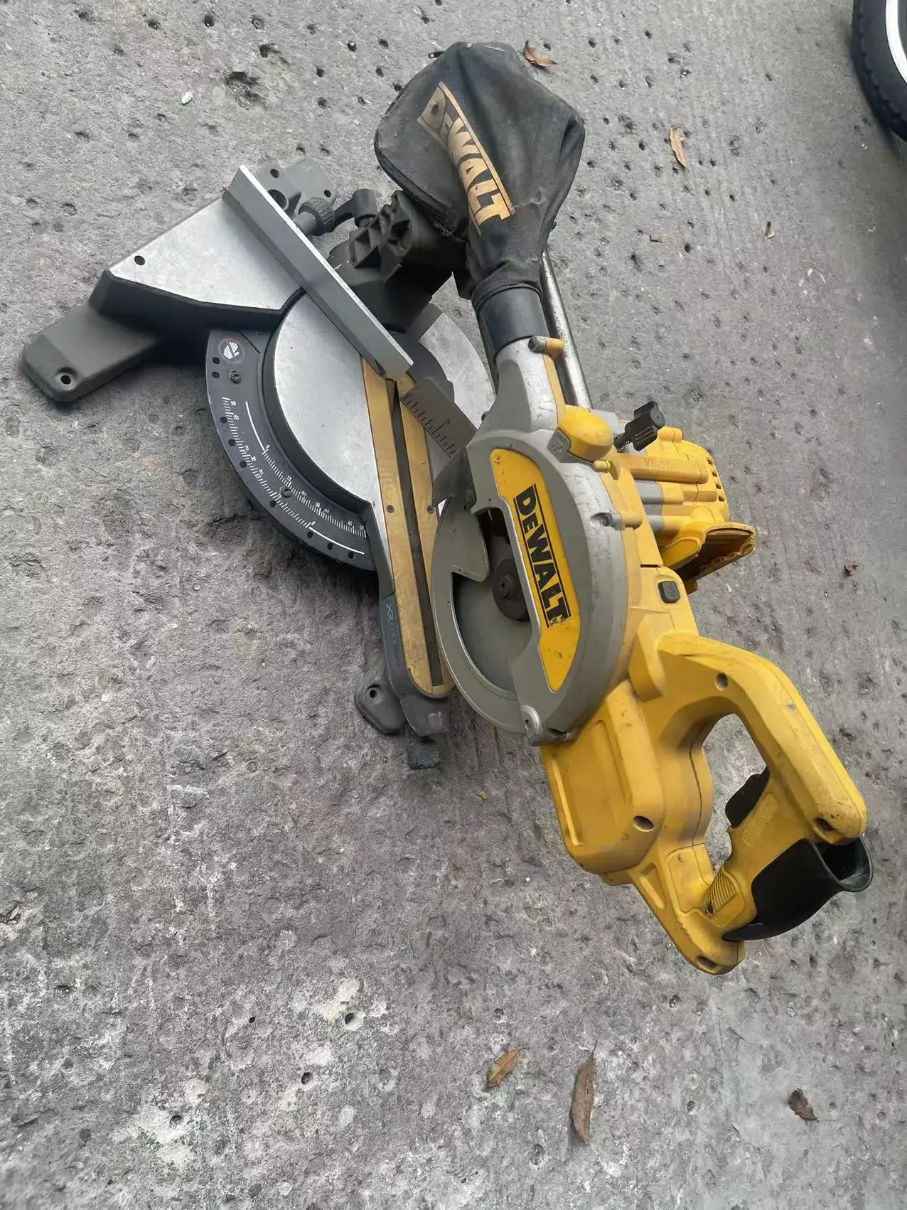 DeWALT DCS777T2-GB 54V  FLEX VOLT 216mm Mitre Saw，TOOL ONLY,SECOND HAND