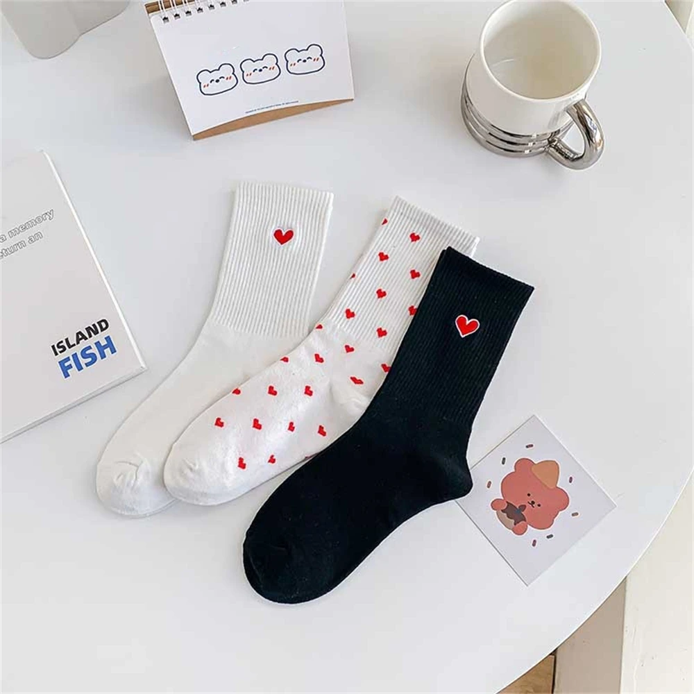 Neue Stickerei Rot Liebe Herz Baumwolle Nette Casual Atmungsaktive Soft Weiß Schwarz Mode Sport Socken Dropship – Detail 5