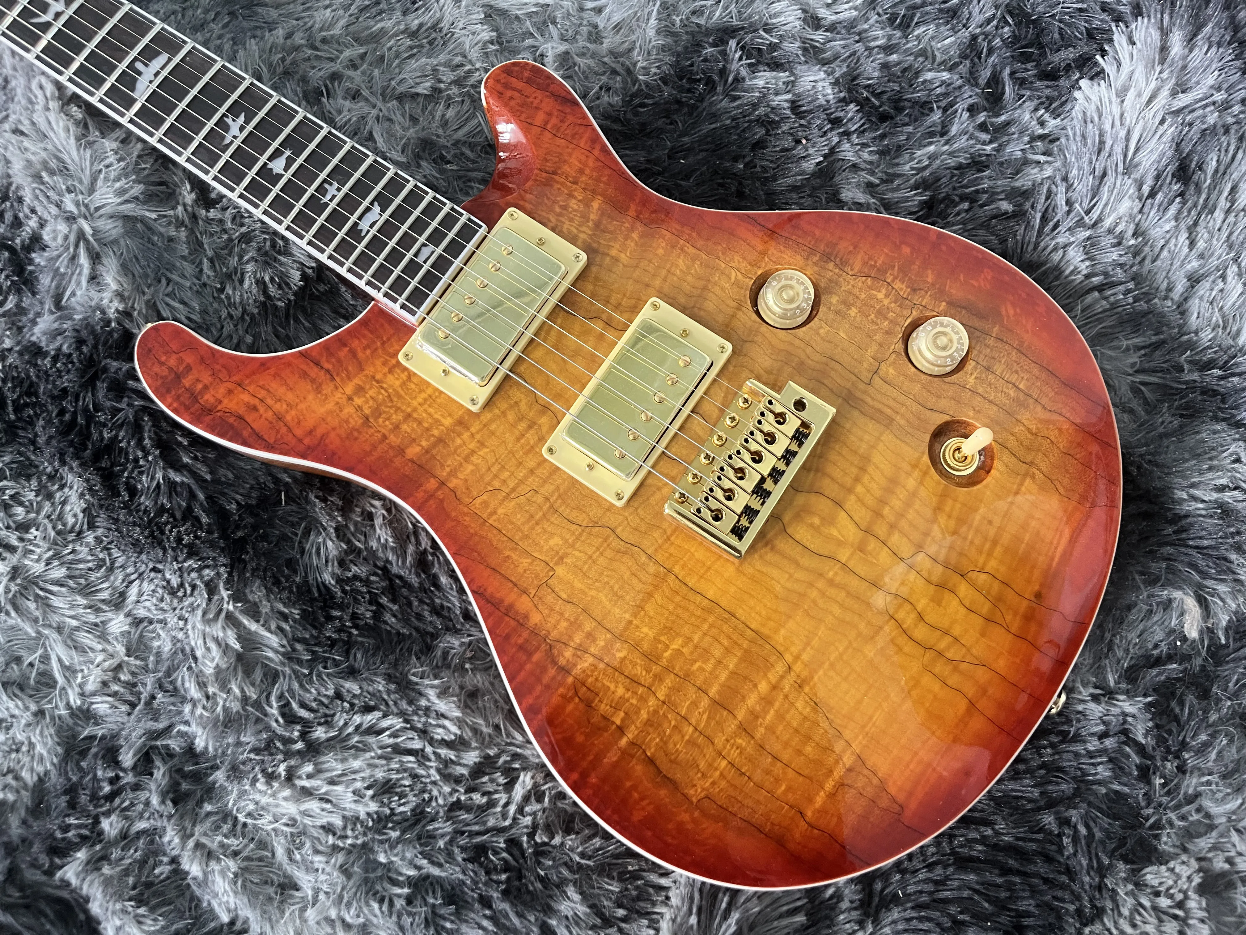 

Китайская электрогитара Gold Hardware Maple Top Tremolo System