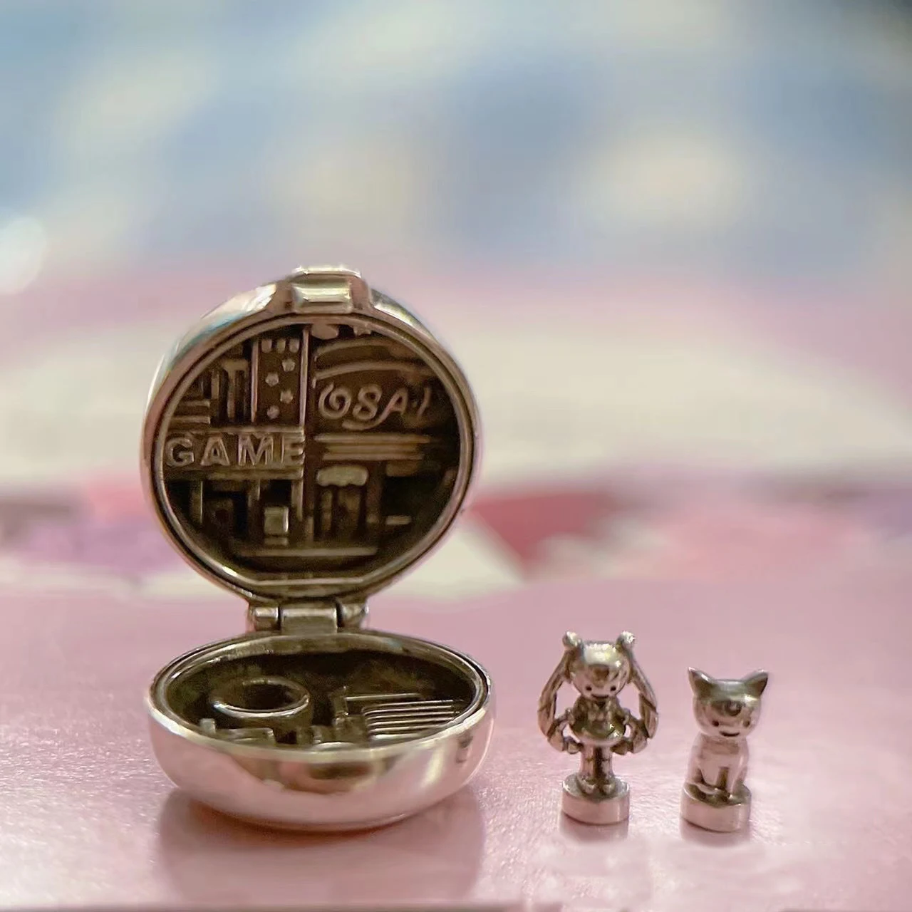925 Sterling Silver Anime Sailor Moon Prism Compact Polly Pocket Charm Bead Con 2 Mini Bambole Per Pandora Bracciale Fans Jewelry