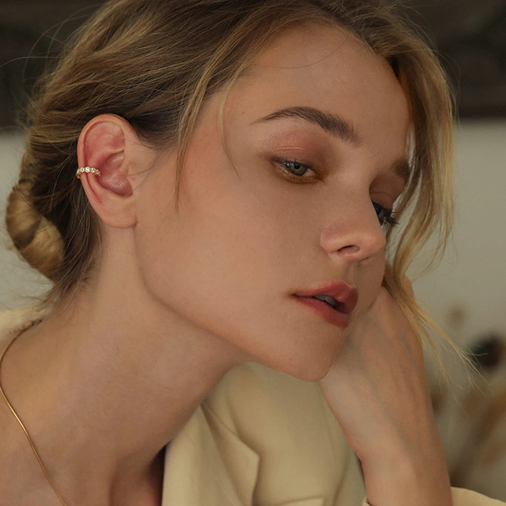 Shiny Ear Cuff Women Boho Glossy Gold Color Trendy 2024 New French Fashion Hoop Simple Luxury Designer Y2k Jewelry Clip Earrings