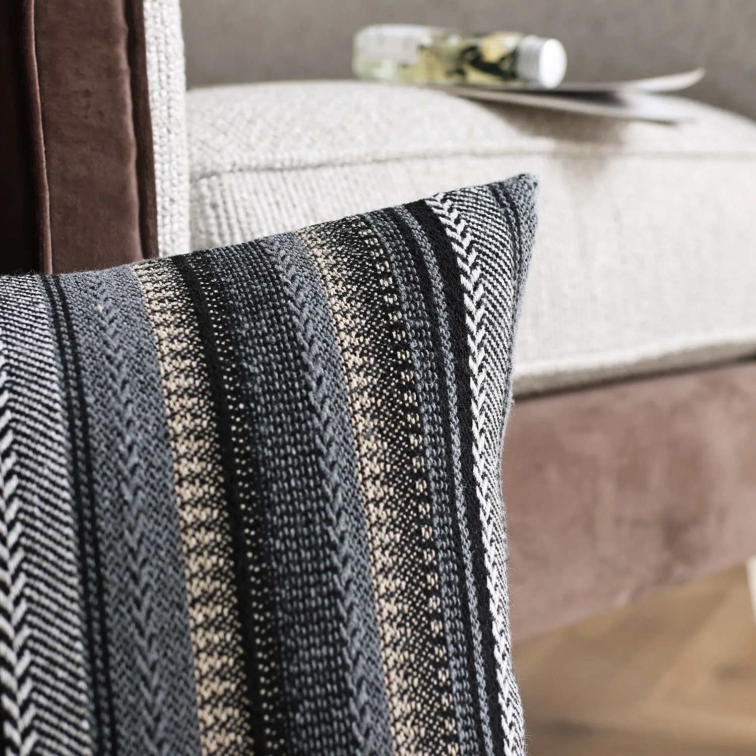 Gestreifter Boho-Kissenbezug mit Textur, gemütlicher, neutraler Chenille-Kissenbezug, dekorative Kissenhülle für Sofa, Schlafzimmer, Wohnzimmerdekoration – Detail 6