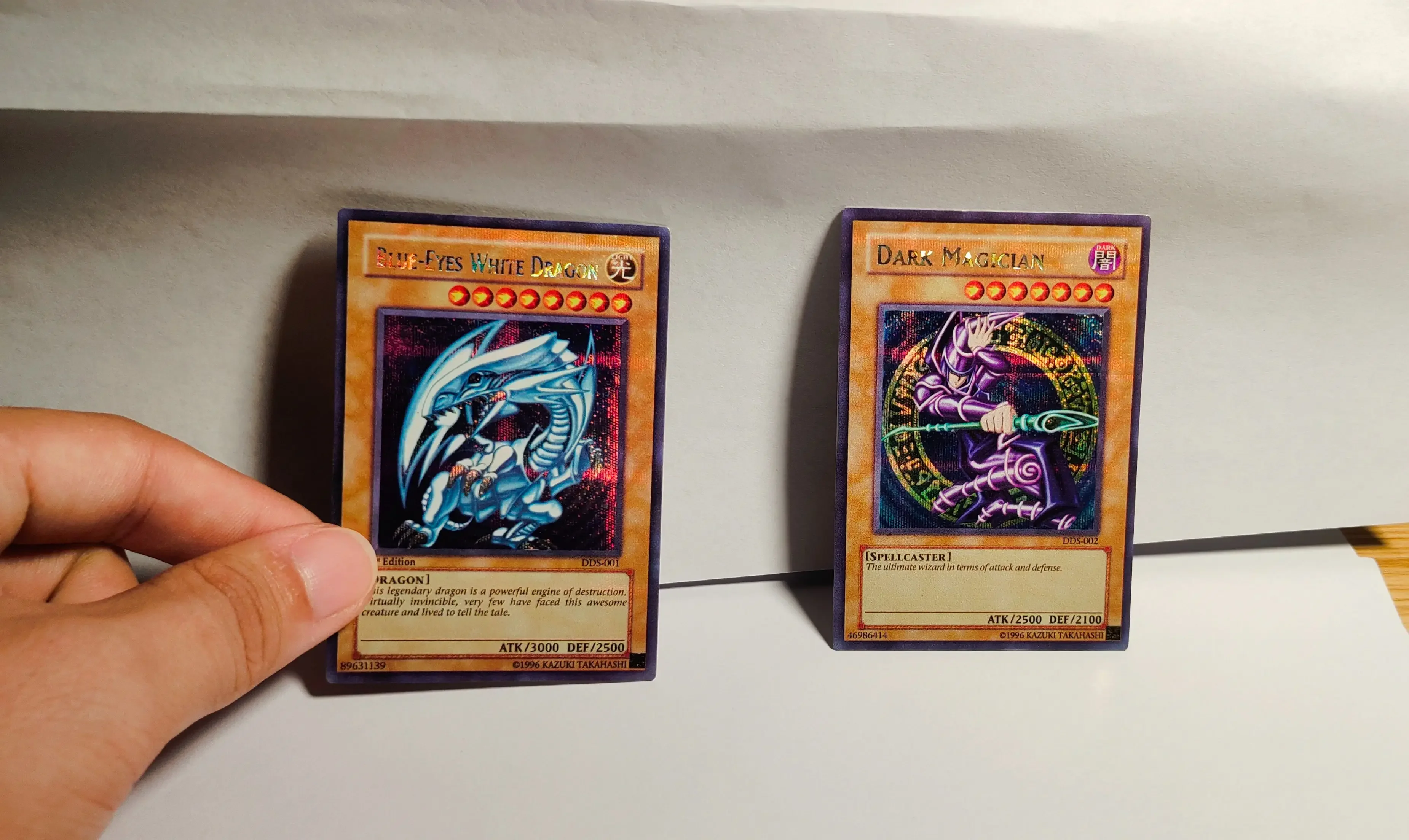 Yu-Gi-Oh Secret Rare Dds-001 Blue-Eyes White Dragon Dark Magician Children'S Anime Cartoon Game Card Toys Regalo (Non Originale)