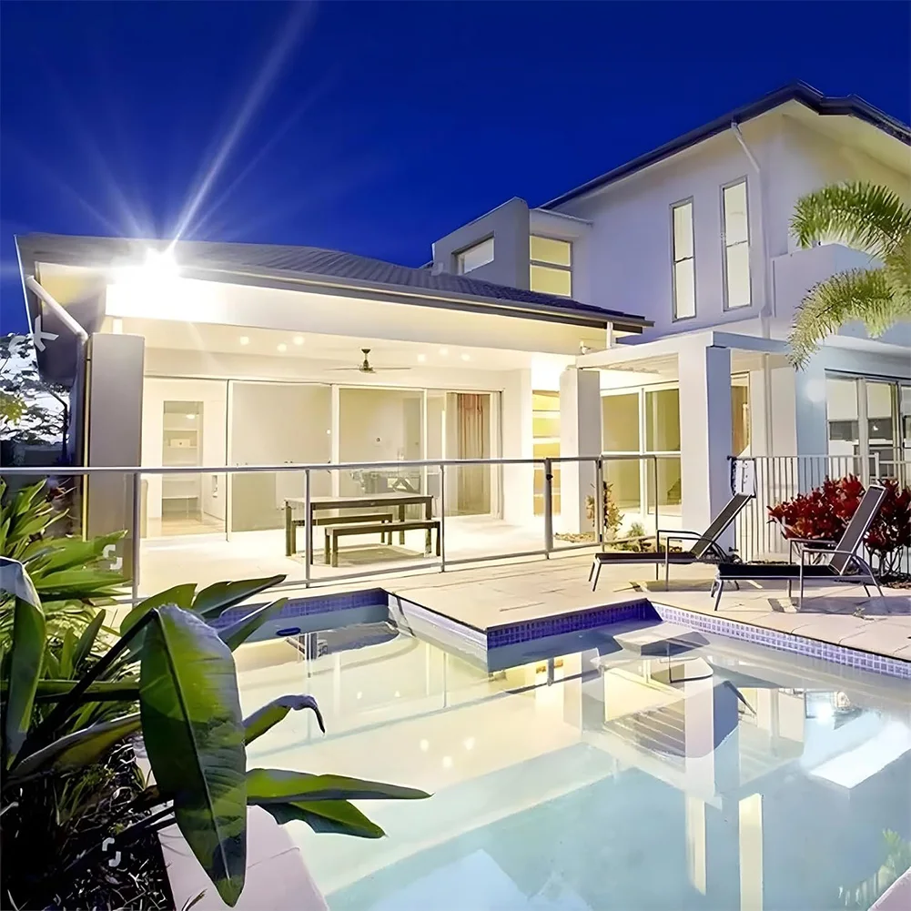 Description Picture 6 of itemSolar Powered Wall Floodlight Auto-On Outdoor Street Light Smart Wall Light Light Sensor Spot Lights for Garden Courtyard