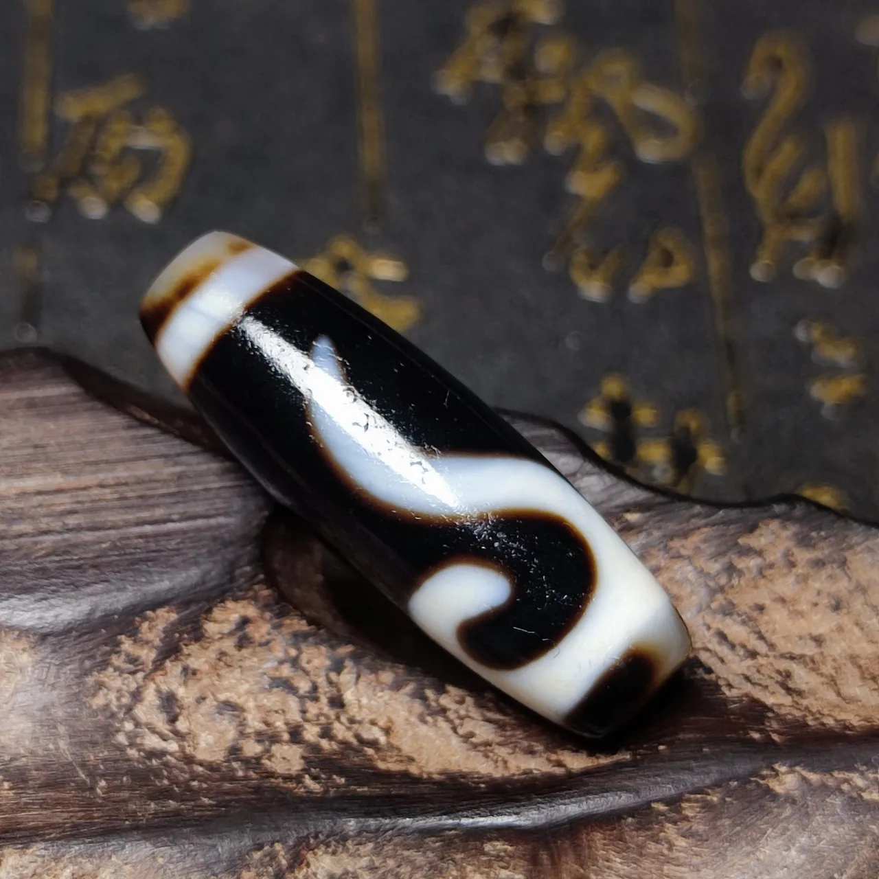 

Tibetan folk ornament: pure natural agate cinnabar material slightly weathered Ruyi Tianzhu Dzi pendant DIY accessories