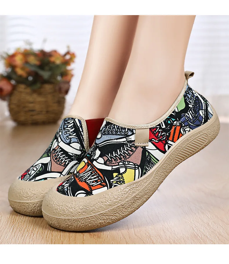Women's Breathable Mom Shoes Soft Flat Sole Slip-On Spring Casual Cloth Shoes Orthopedic Comfort Lightweight Non-Slip Wide Width