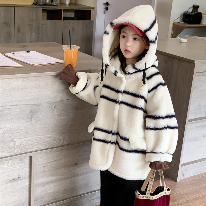 

Girl Coat Korean Style Children Top 2023 Autumn and Winter New Girls Foreign Hooded Striped Fur One Furry Coat Girl Winter Coat