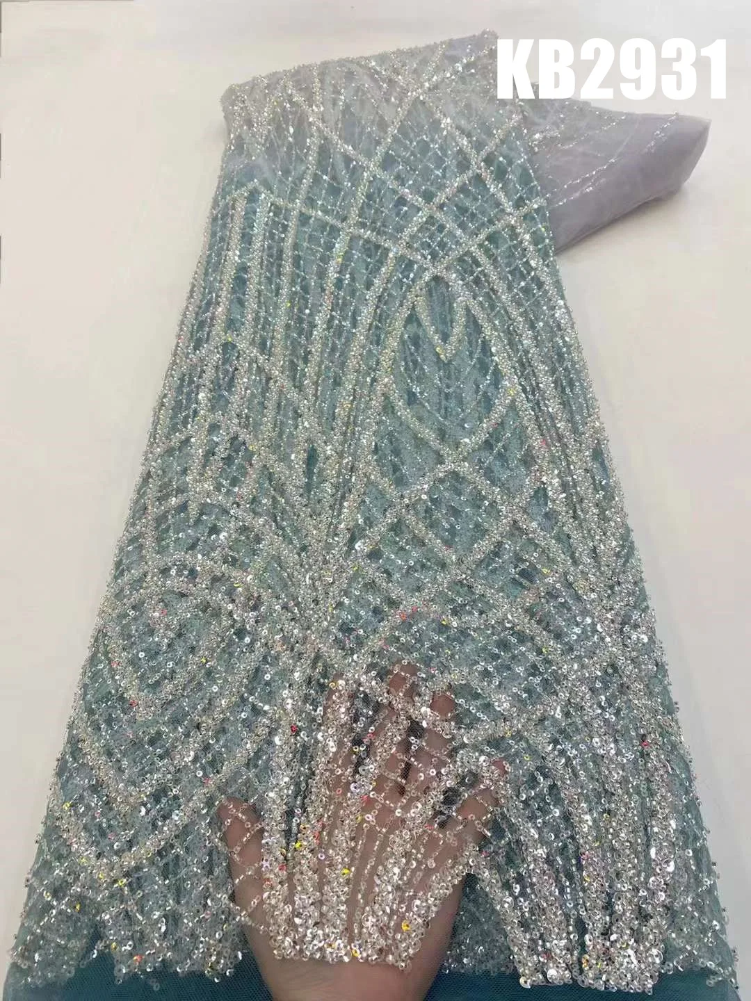 Рисунок 6 - Градиентная кружевная ткань из бисера