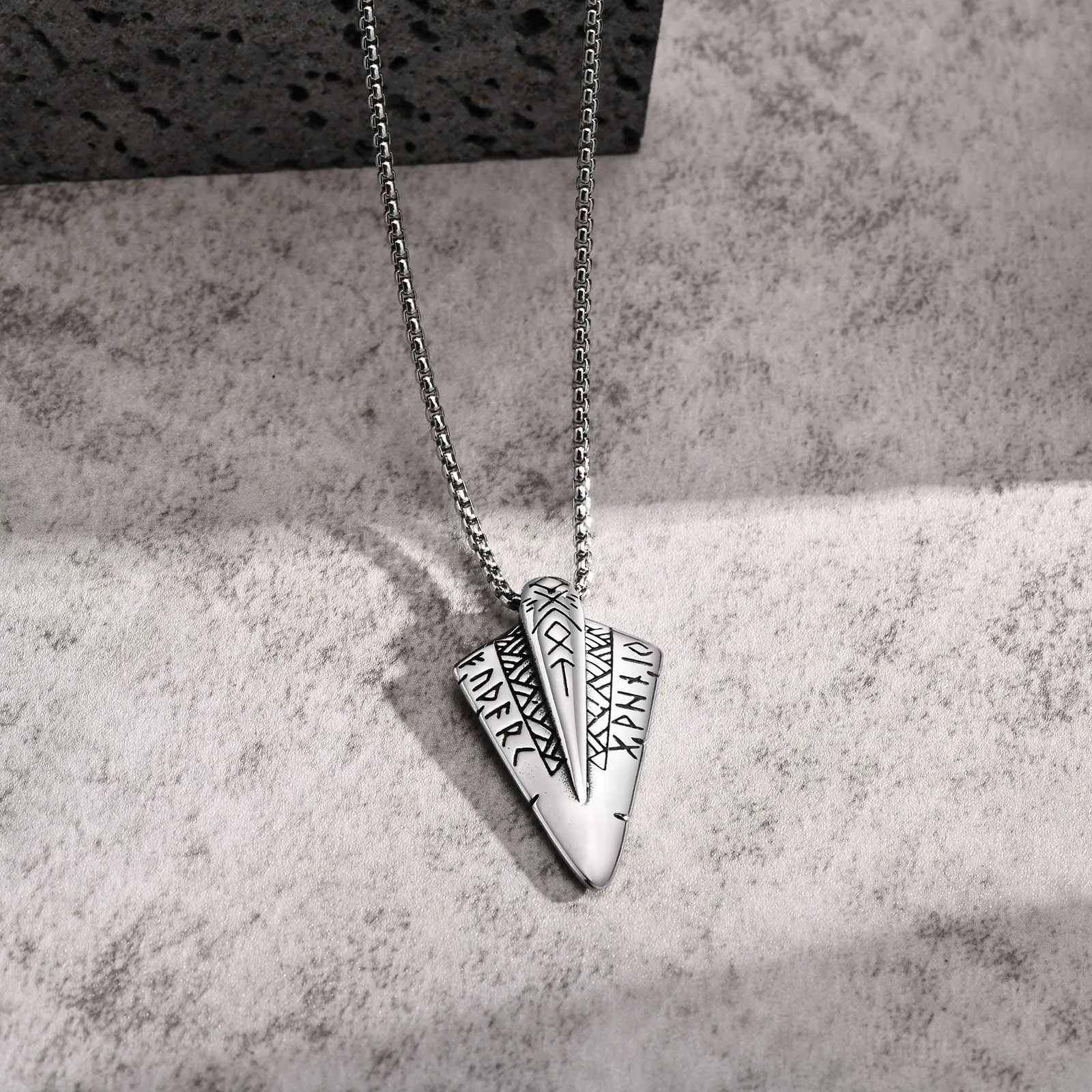 ZIPPICE Collana con punta di freccia in argento Sterling 925 Lupi Freccia Collana Collana Ciondolo Spada Lupo Amuleto Ciondolo Celtico Vichingo Gioiello Vichingo Regalo per Uomo e Donna